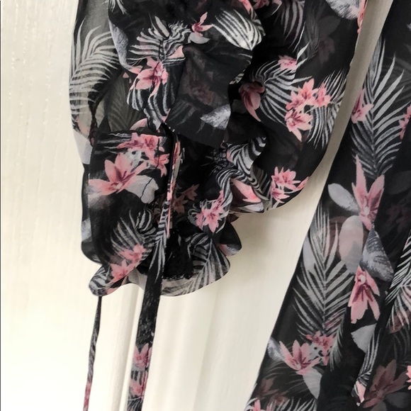 VS BLACK SHEER RUFFLED FLOWER FLOWING KIMONO - Picture 4 of 8